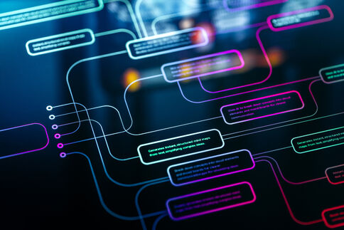 Abstrakte Nahaufnahme eines digitalen Netzwerks: Leuchtende, bunte Chat- bzw. Textblasen (Blau, Türkis, Pink) sind durch kurvige Linien miteinander verbunden, vor dunklem Hintergrund; wirkt wie eine Visualisierung von Kommunikation oder Datenfluss.
