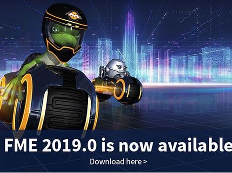 Zwei futuristische Motorradfahrer in einer Neon-Stadtlandschaft; vorne ein grüner Fahrer mit Helm auf einem schwarzen, gelb abgesetzten Bike. FME 2019.0 ist jetzt verfügbar – Download hier.