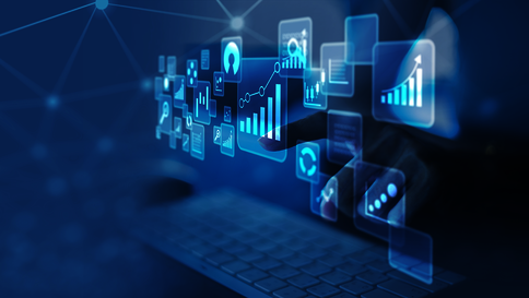 Futuristische Darstellung digitaler Datenanalyse: Schwebende, leuchtende Bildschirme mit Diagrammen, Balkendiagrammen und Netzwerk-Symbolen, die Verbindungen und Fortschritt über einen Laptop anzeigen.